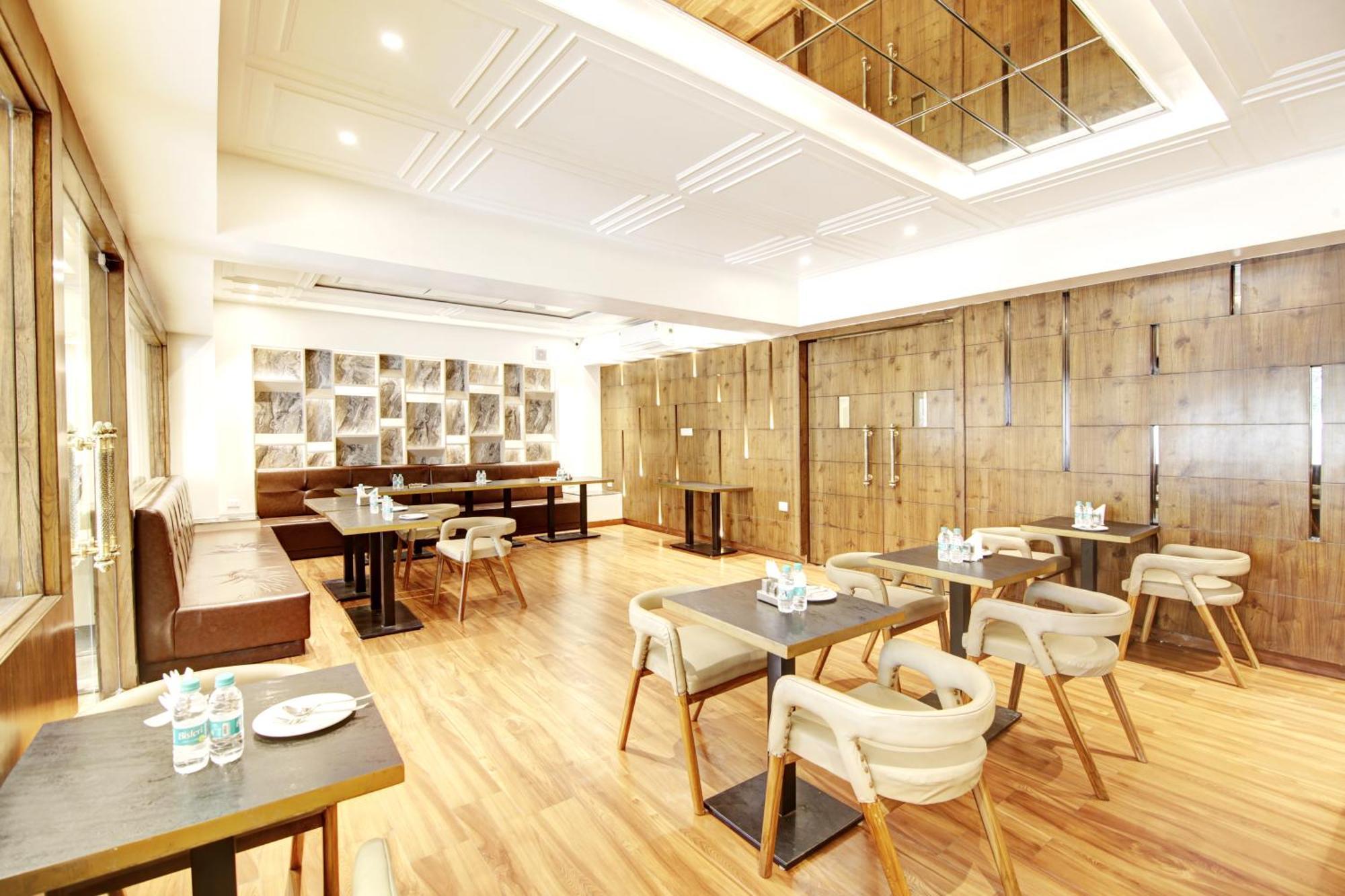 Marks Hotel & Banquet Noida Kültér fotó